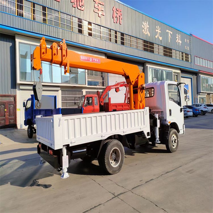 船营区三轮随车吊定制 农用改装机自备吊中瑞长期出售